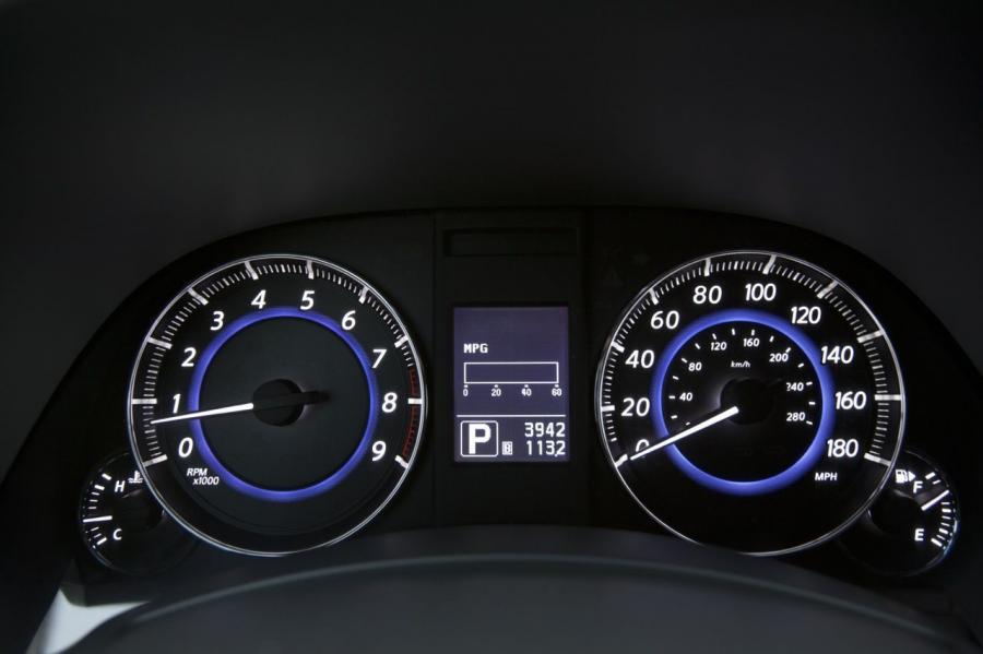  Infiniti FX37 2013 года  (фото 18 из 28)